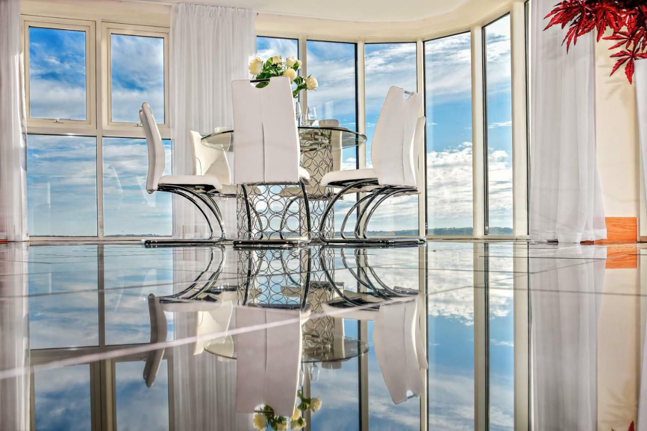 Just Wales - Meridian Quay Penthouses Apartment *