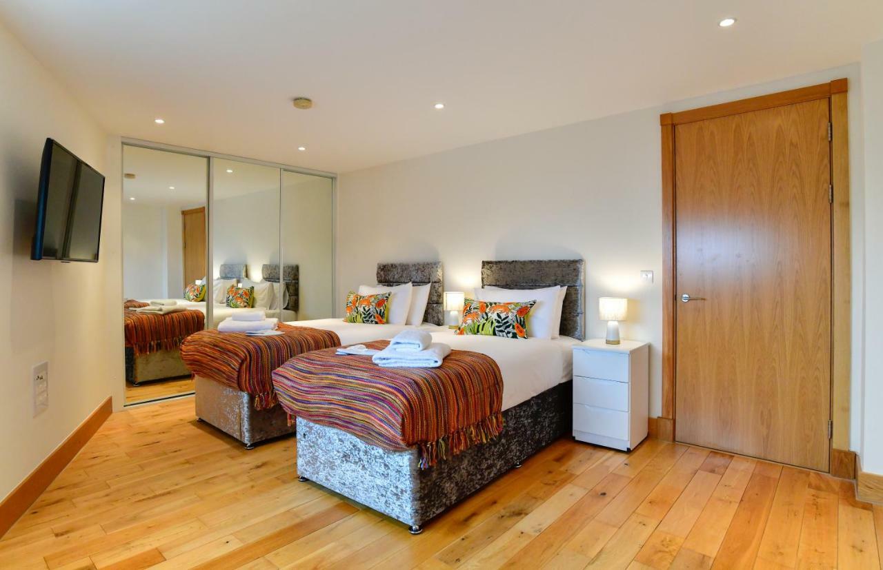 Just Wales - Meridian Quay Penthouses